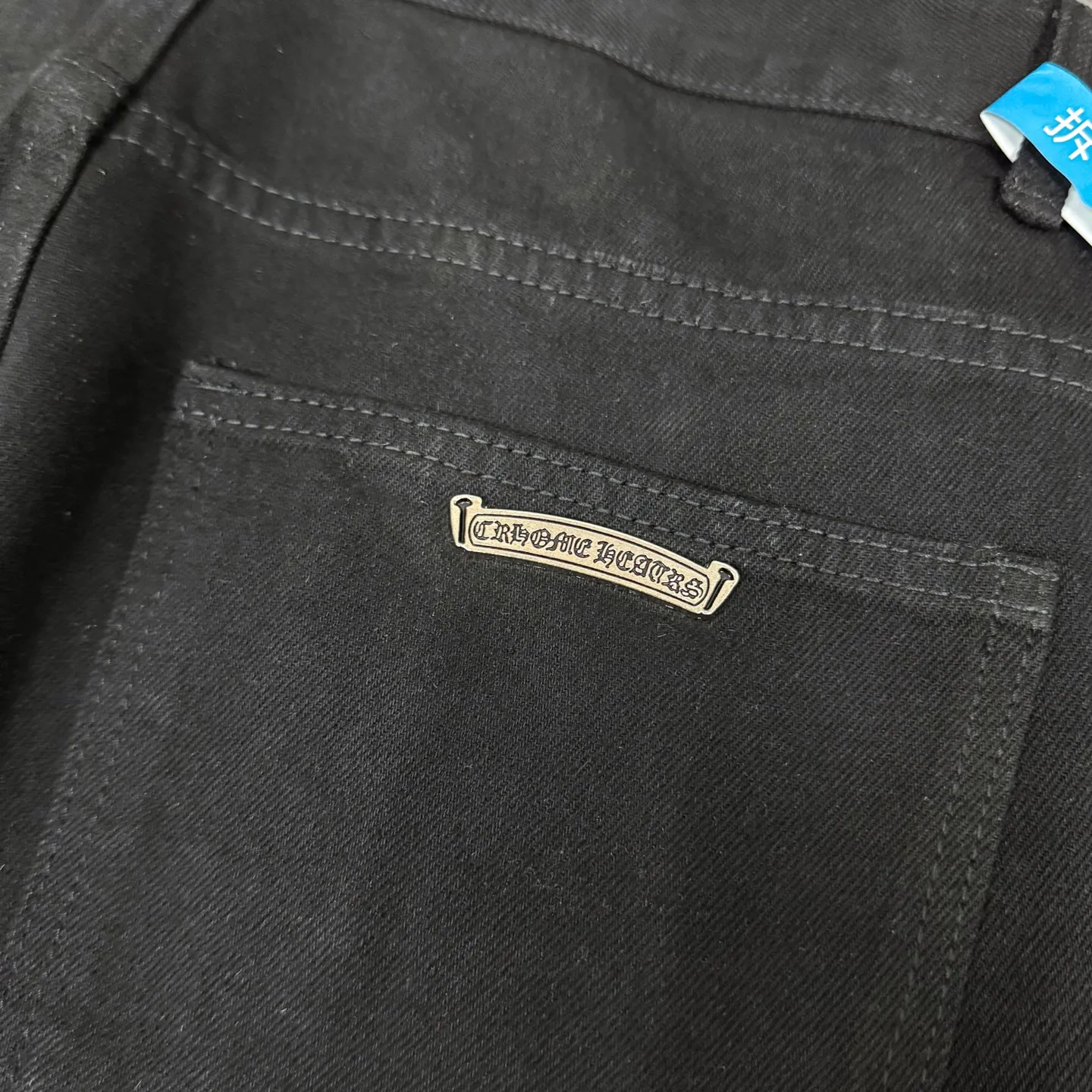 P280 Chrome Hearts ch Chrome Hearts Cherry Blossom Pink Checkerboard Cross Patch Leather Jeans, Original 5W+ It is well known that chromehearts jeans use vintage Levis jeans as the base for creation. They usually add their own unique silver buckles and silver ornaments, plus leather embellishments. This is the reason why the value of these vintage jeans doubles. Because the base is vintage jeans, the jeans themselves have been very soft and comfortable after years of baptism. This can be distinguished from ordinary jeans. Regarding the size, you should also refer to the pants data. Size: 28 30 32 34 (corresponds to S-XL) Size chart: 28 Waist 76 Pants length 104 Hips 102 30 Waist 80 Pants length 105 Hips 106 32 Waist 84 Pants length 106 Hips 110 34 Waist 88 Pants length 107 Hips 114